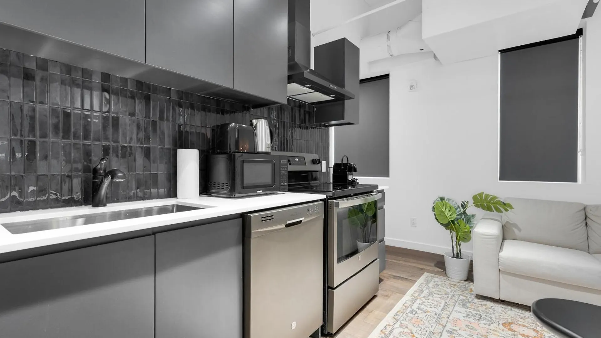 Bakan - Sainte Catherine Montreal