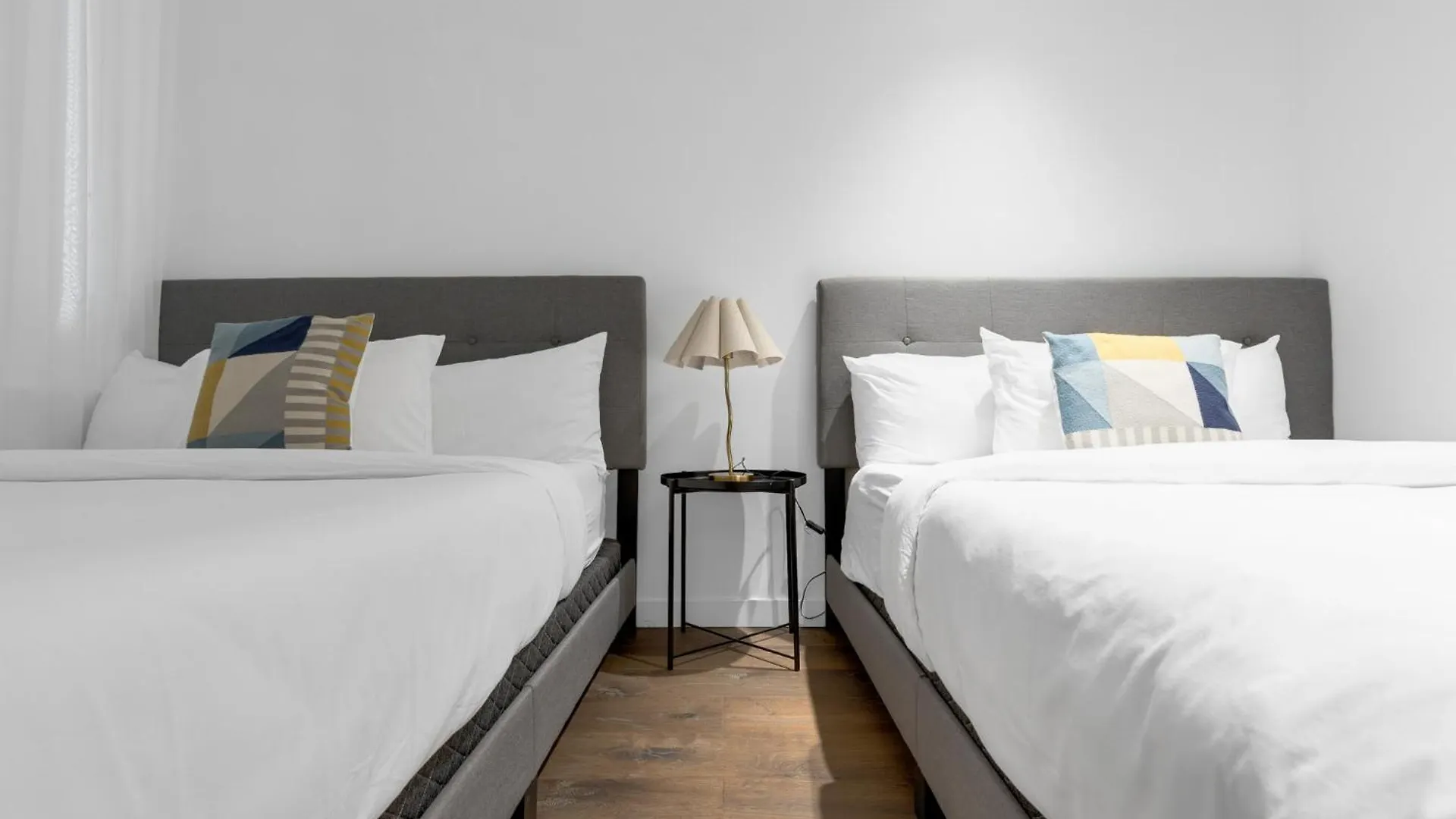 Bakan - Sainte Catherine Montreal Apartment