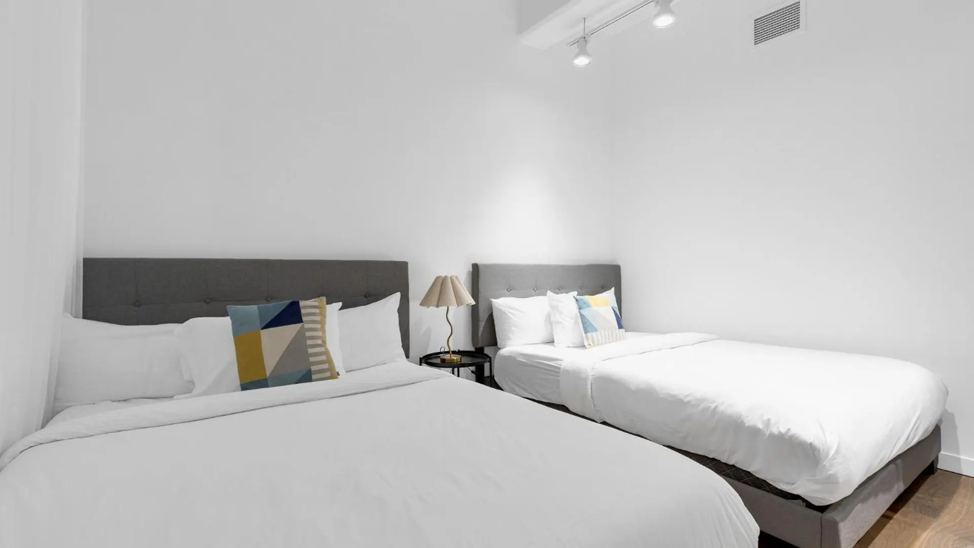 Bakan - Sainte Catherine Montreal