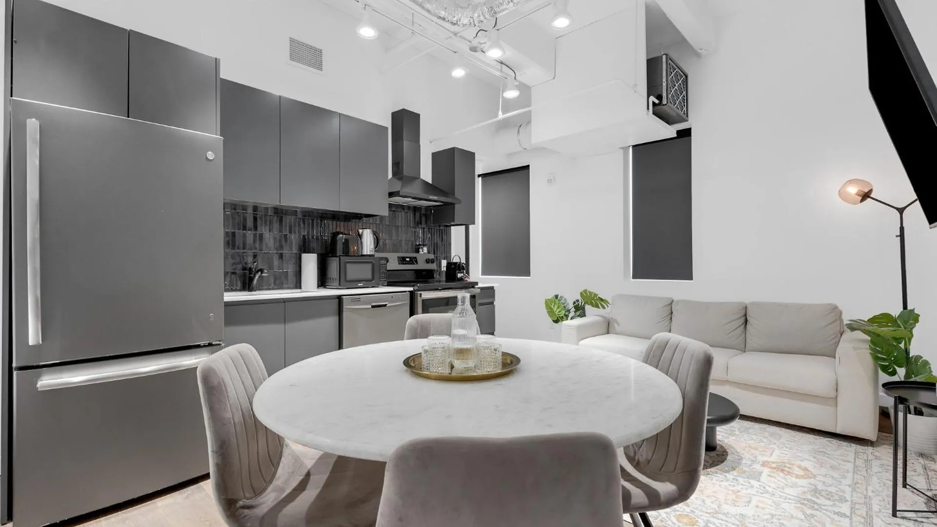 Bakan - Sainte Catherine Montreal
