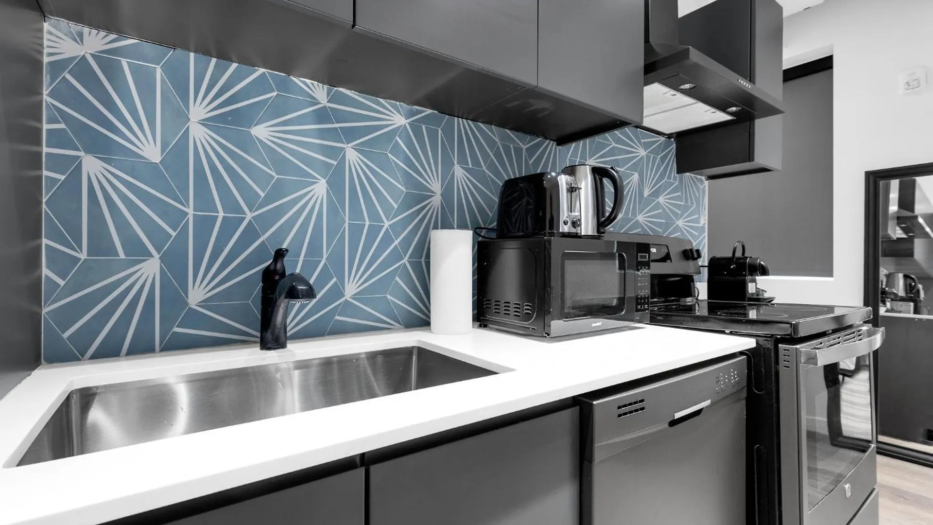 Apartment Bakan - Sainte Catherine Montreal