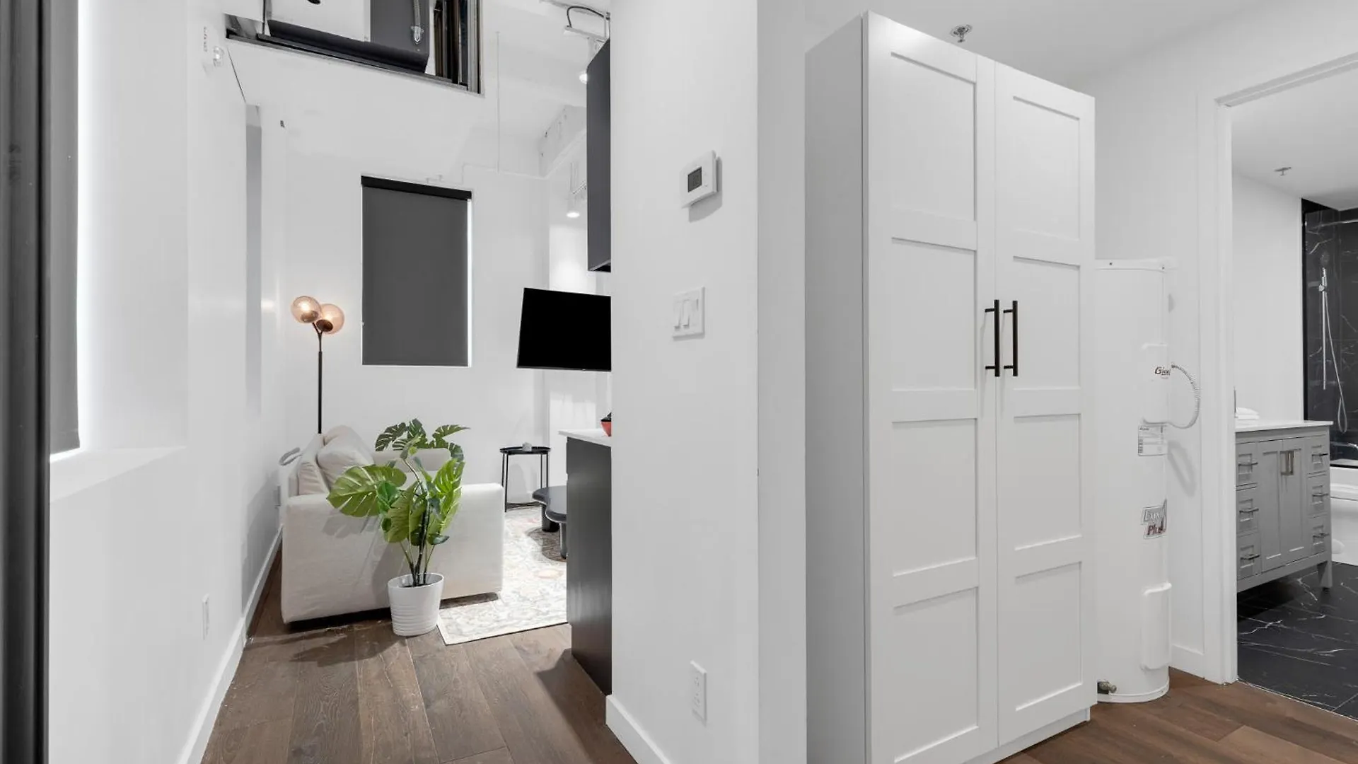 Bakan - Sainte Catherine Montreal Apartment