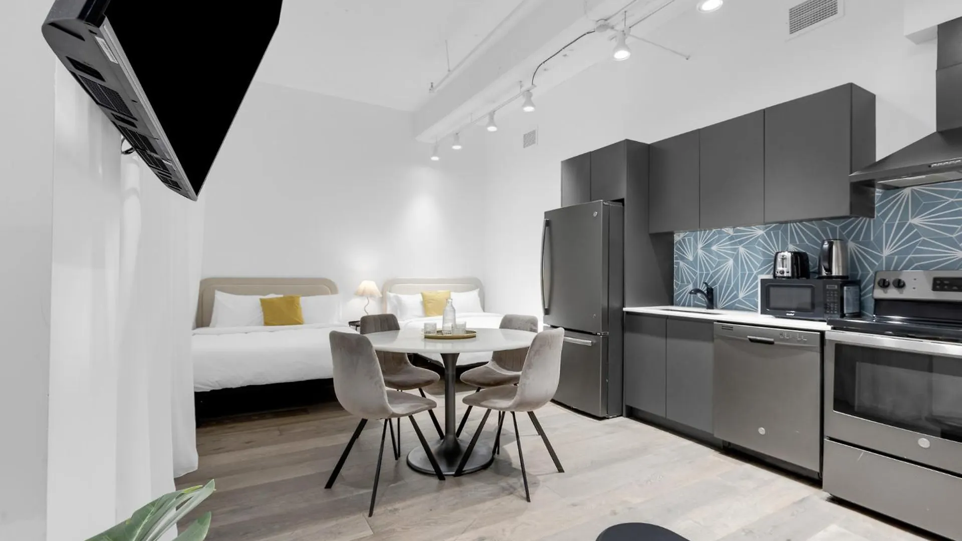 Bakan - Sainte Catherine Montreal