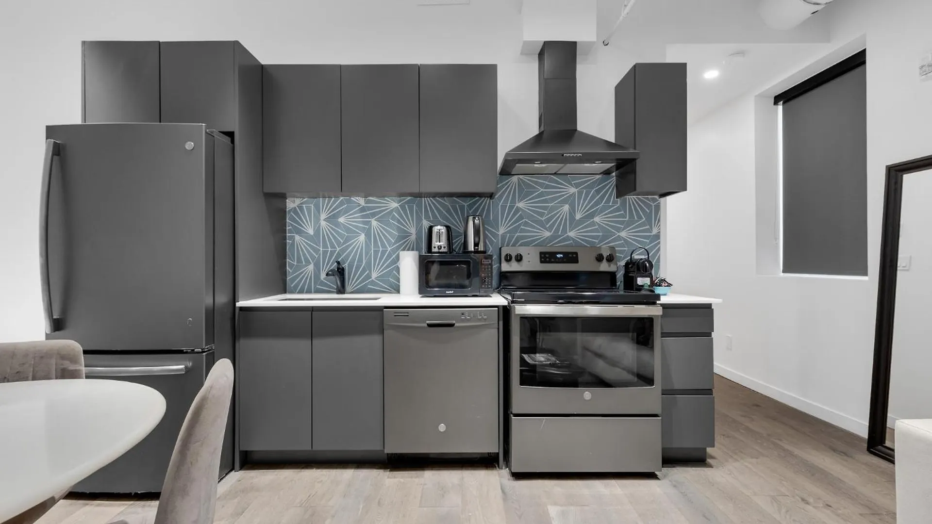 Bakan - Sainte Catherine Montreal 0*,  Canada