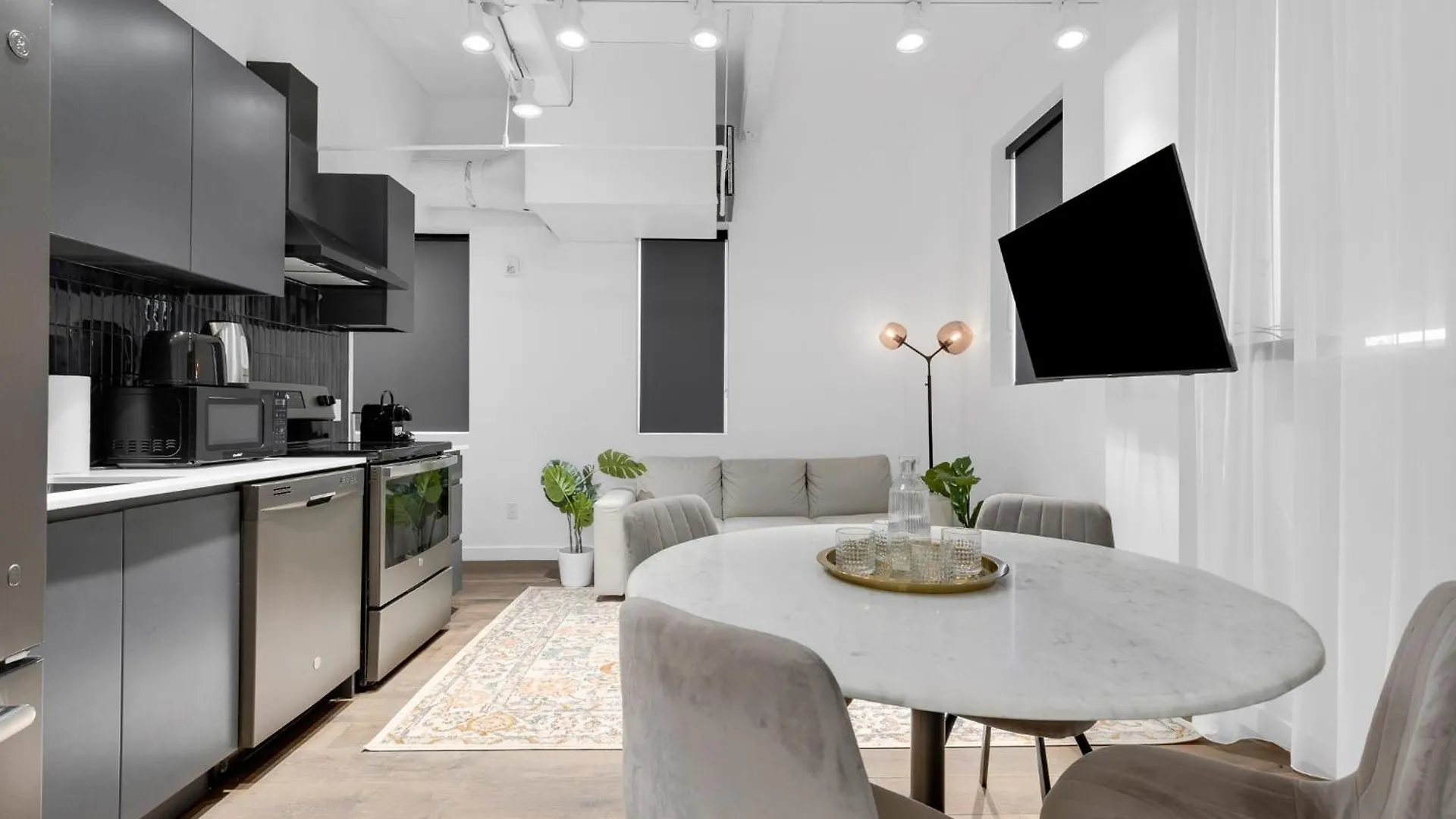 Bakan - Sainte Catherine Montreal