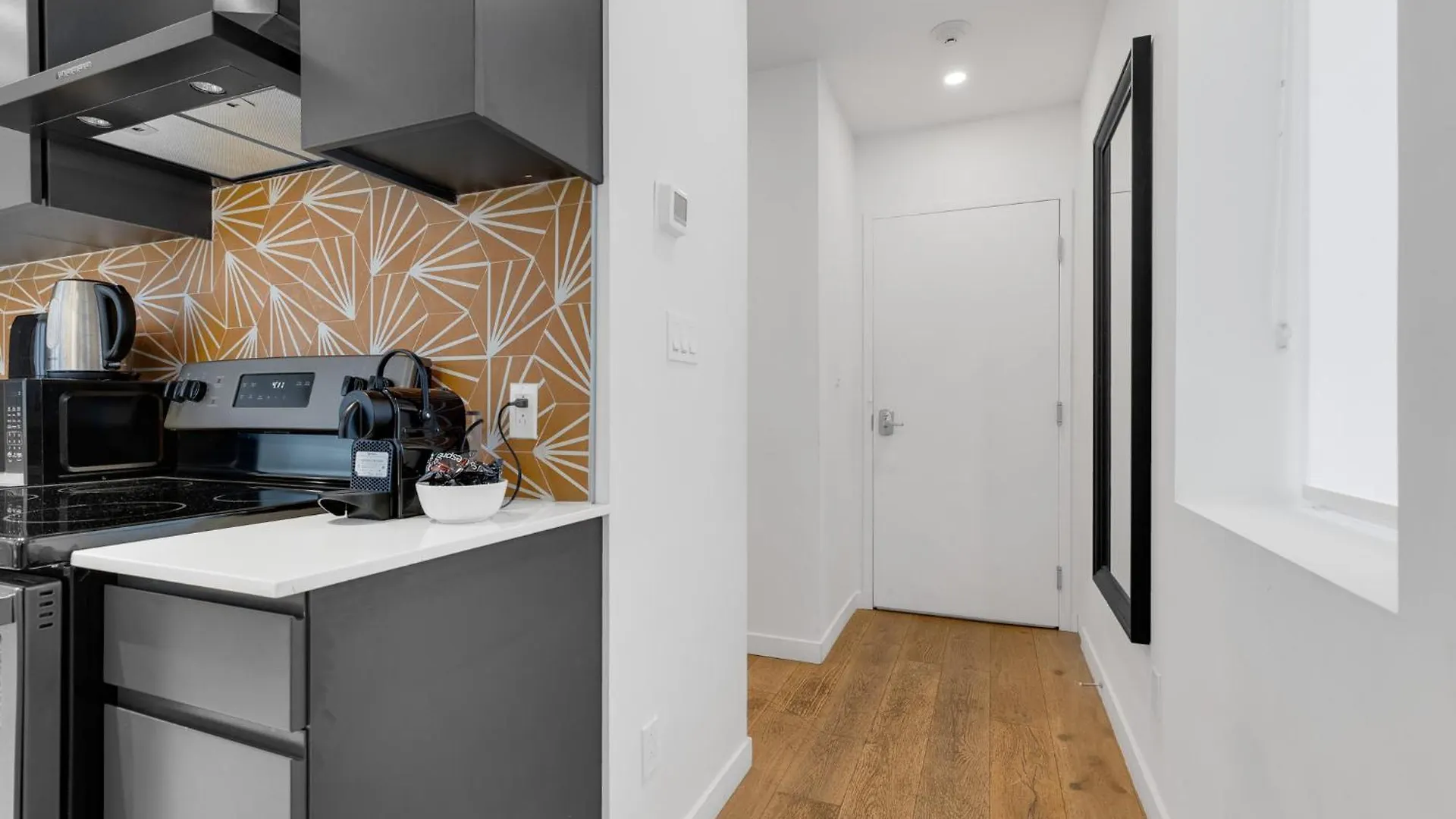 Apartment Bakan - Sainte Catherine Montreal